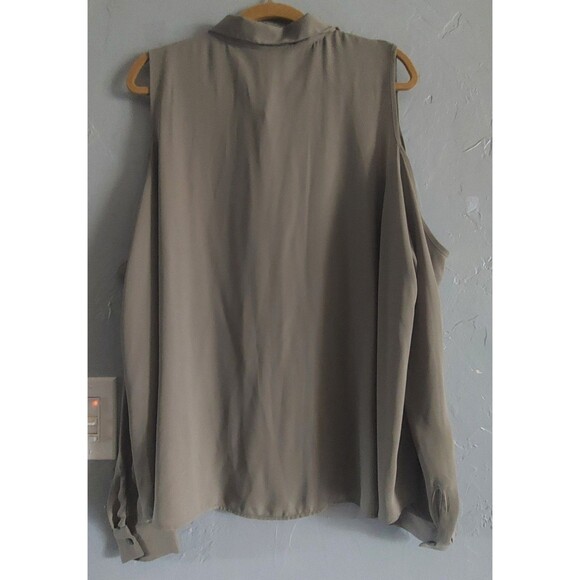 Forever 21 Tops Women Plus 3X, Open Shoulder Pretty, 22.5 Inch Of Armp To Armp - Picture 10 of 12